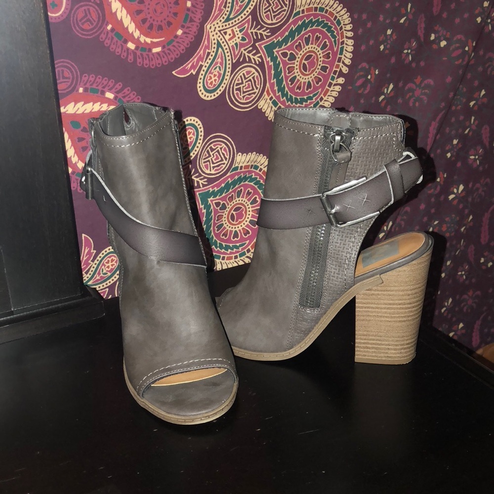 Open toed heels